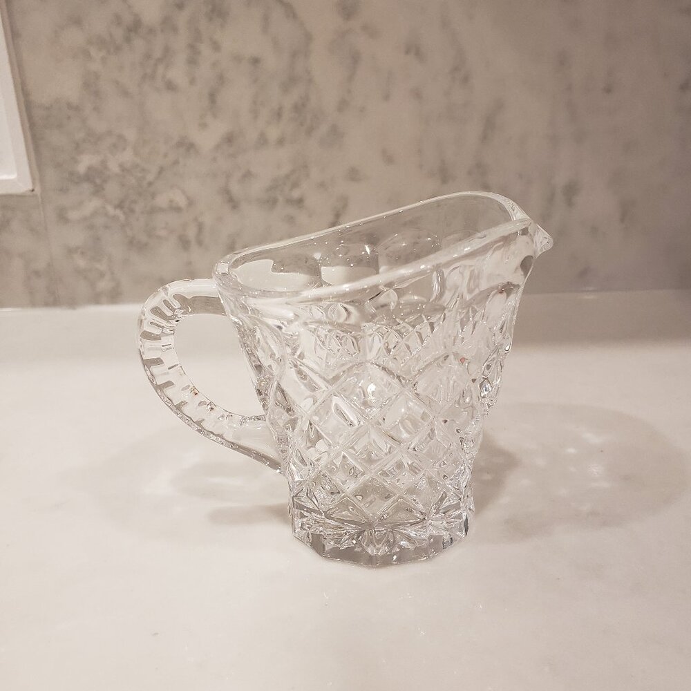 Glass fancy creamer